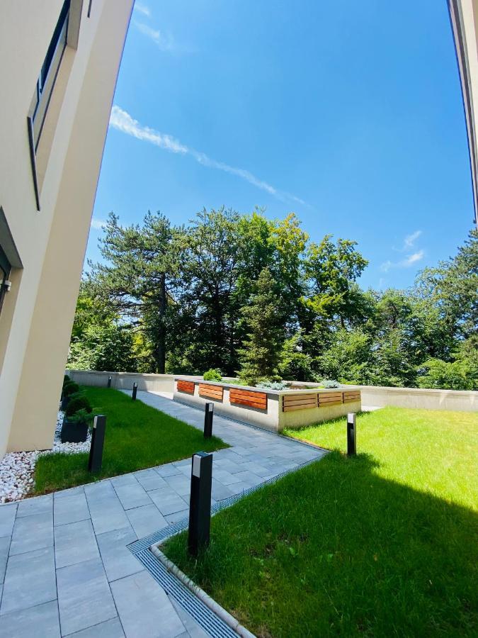 8Ight Appartement Braşov Buitenkant foto