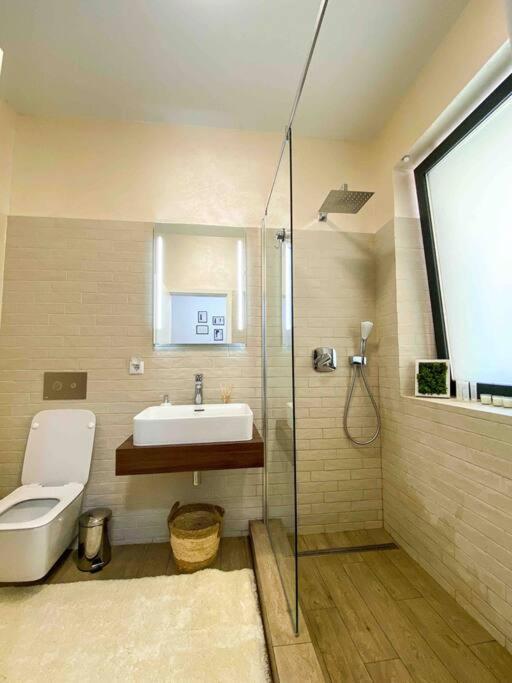 8Ight Appartement Braşov Buitenkant foto