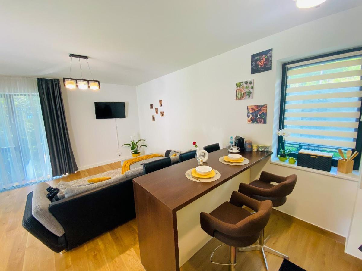 8Ight Appartement Braşov Buitenkant foto